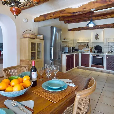 Maison Calme Wifi, Aircon, Private Pool